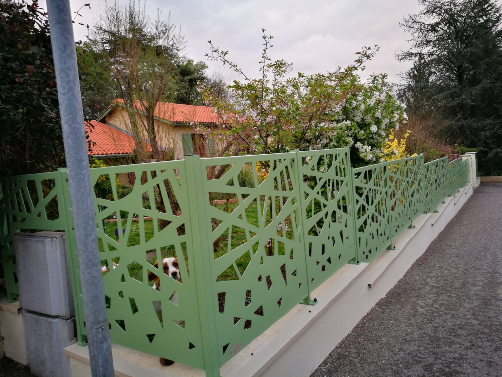 Réalisation de votre clôture décorative - Asymetrix YHF Métallerie à Grigny